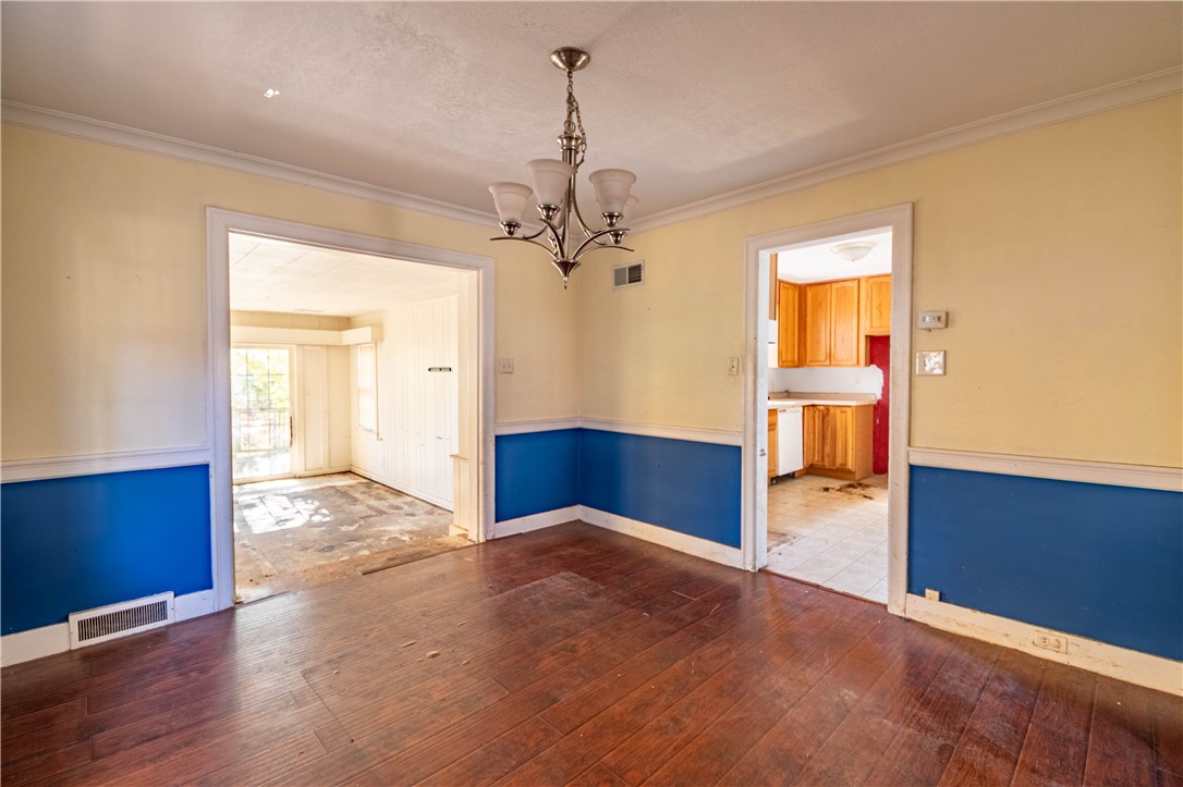 1585 W Sunset Avenue Property Photo 3