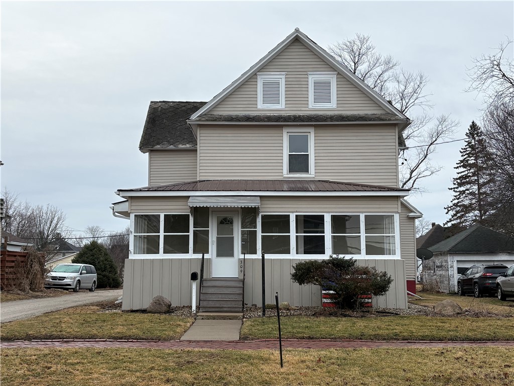 309 E Maple Street Property Photo 1