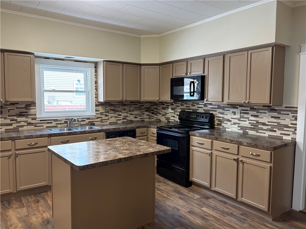 309 E Maple Street Property Photo 5