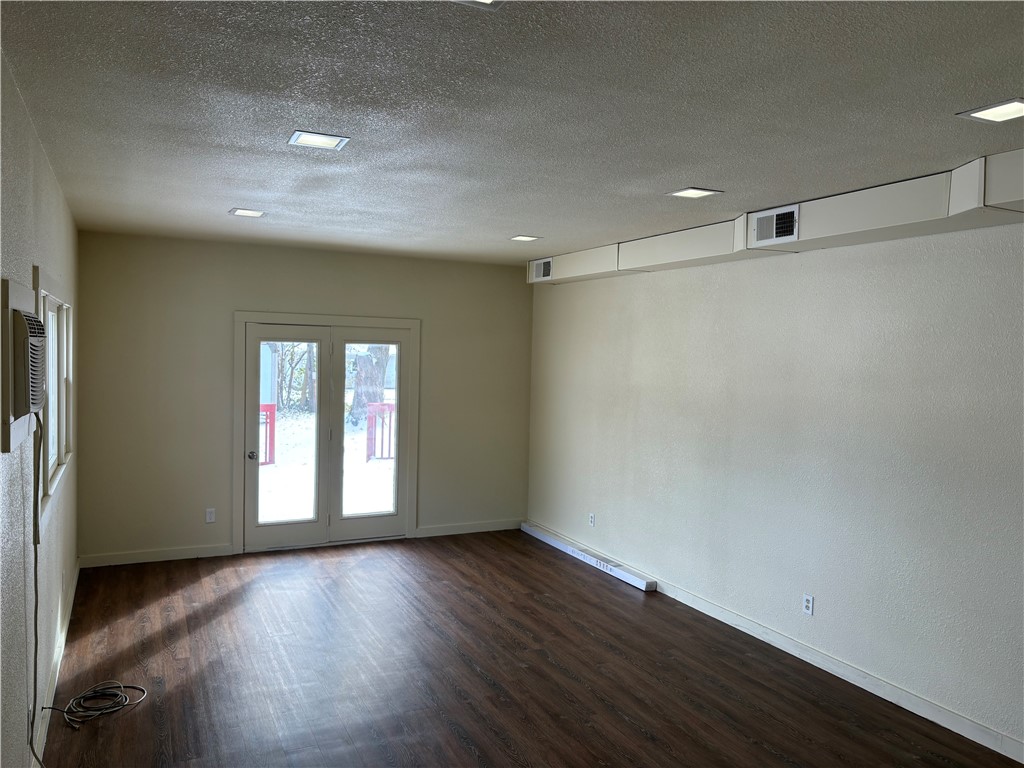 309 E Maple Street Property Photo 6