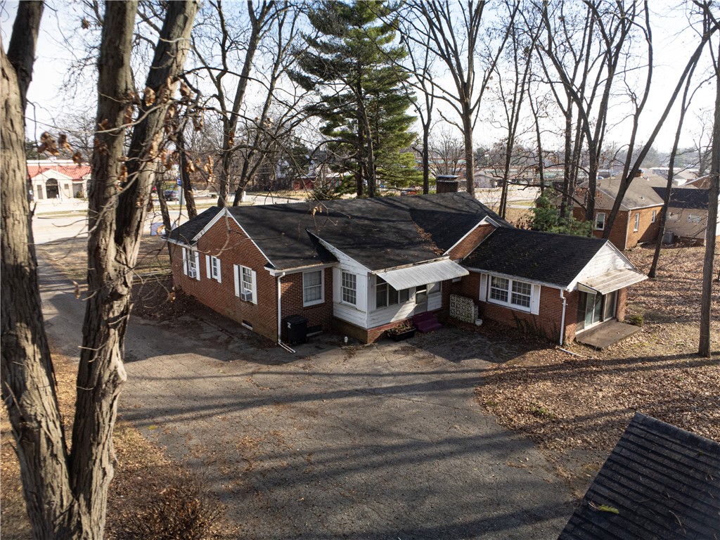 805 N Keller Drive Property Photo 3