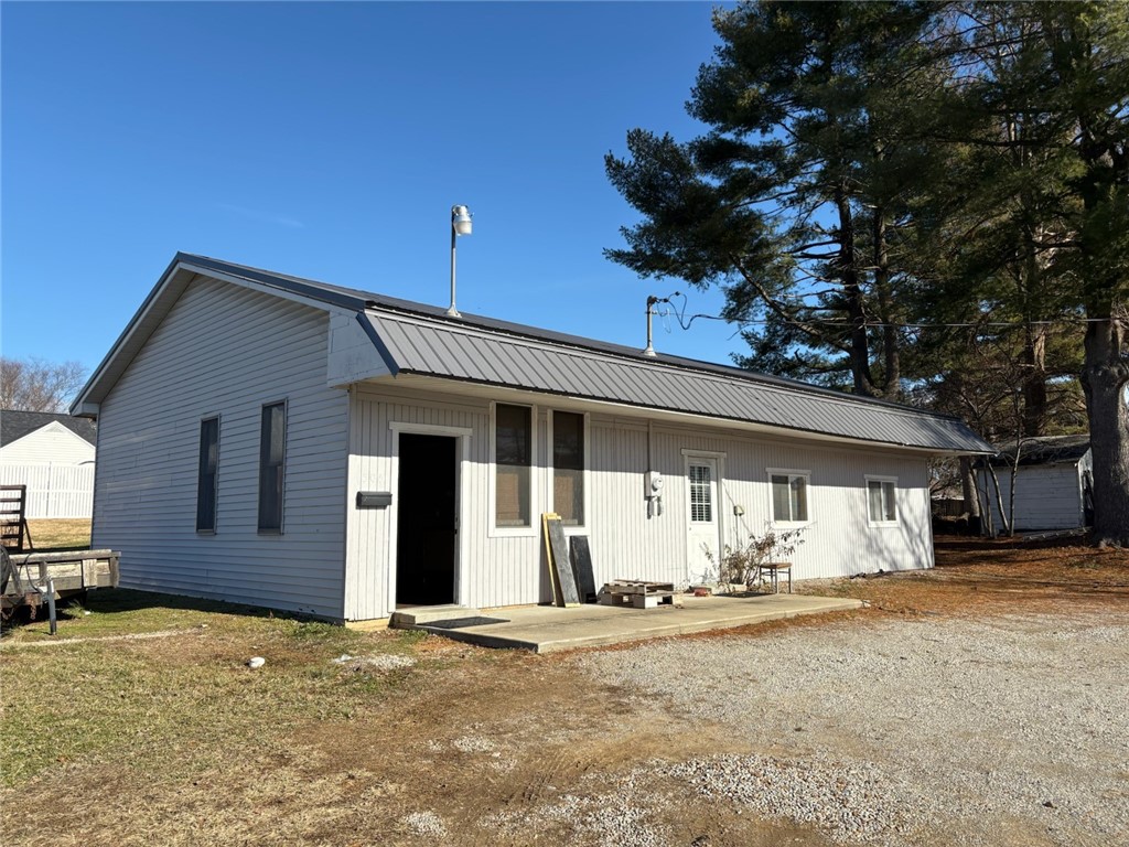505 E Jourdan Street Property Photo 1