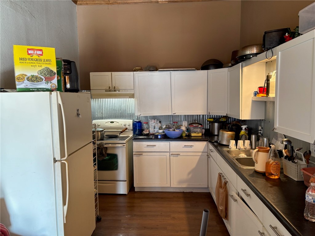 505 E Jourdan Street Property Photo 5