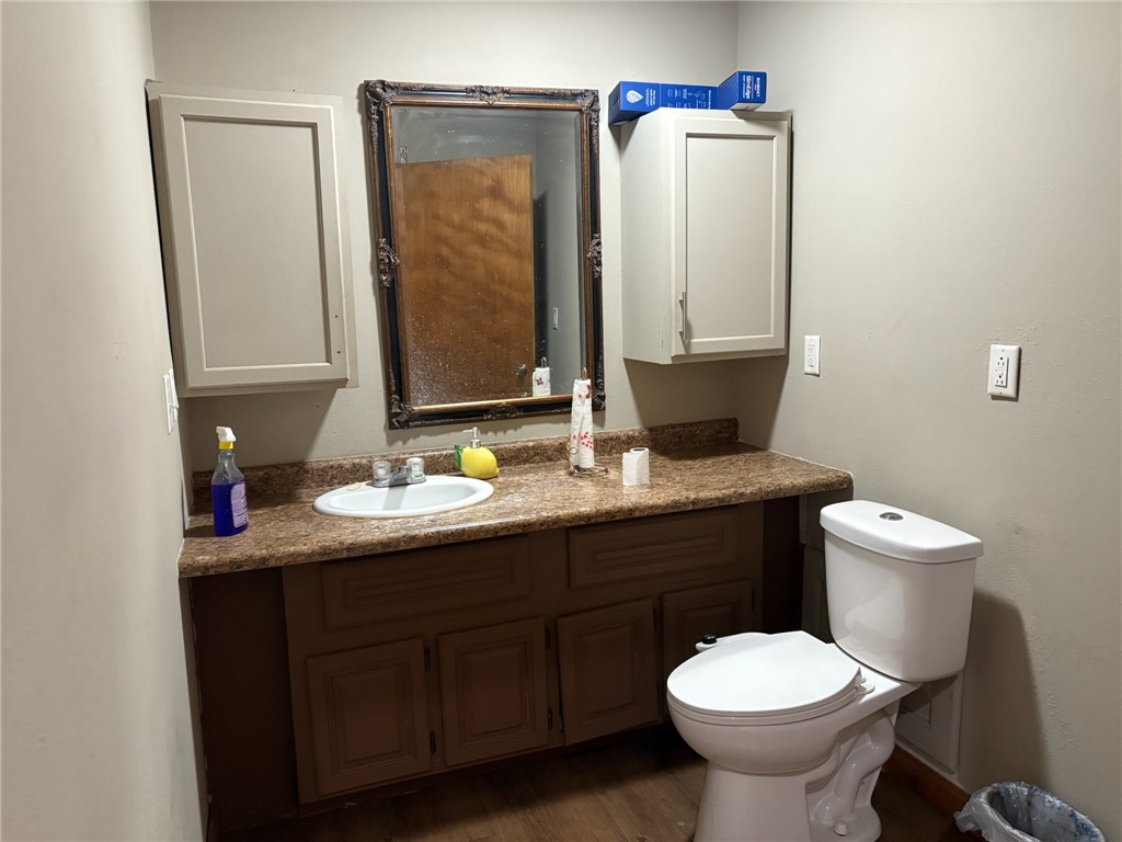 505 E Jourdan Street Property Photo 8