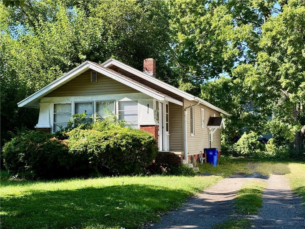 936 E Moore Street Property Photo 1