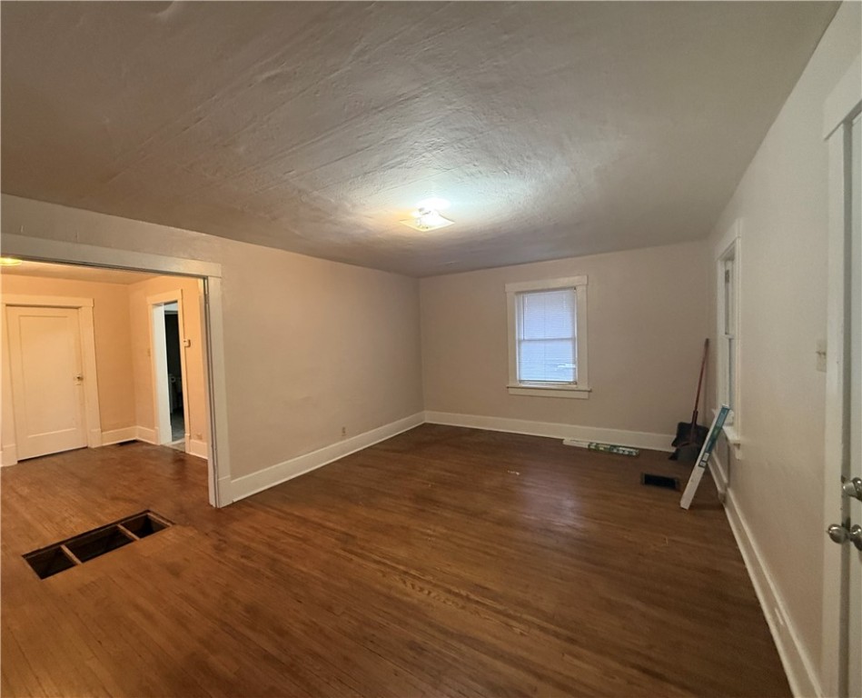 936 E Moore Street Property Photo 2