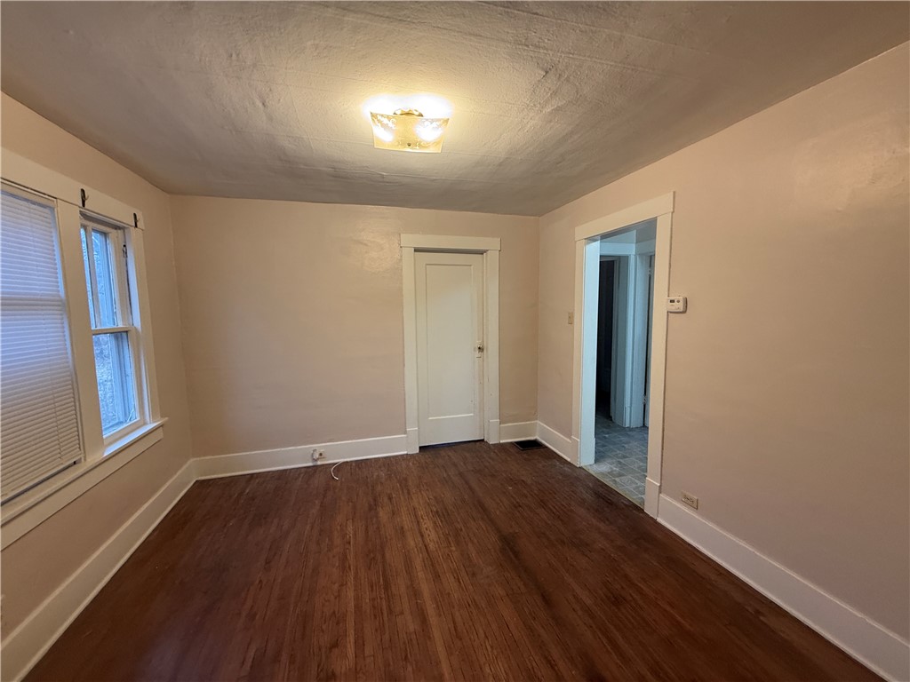 936 E Moore Street Property Photo 3
