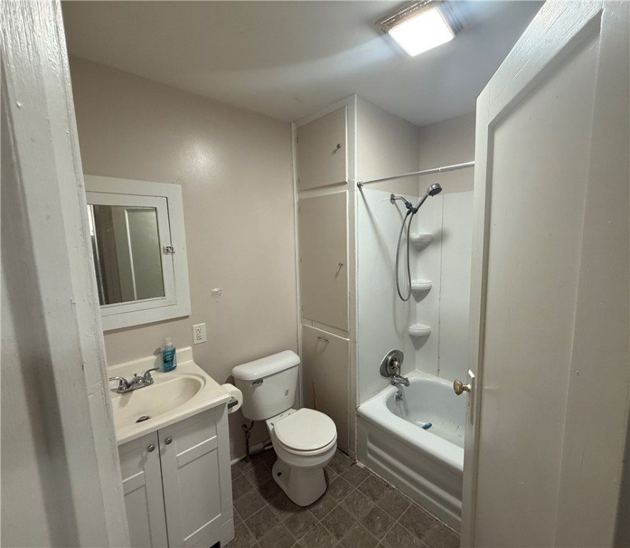 936 E Moore Street Property Photo 6