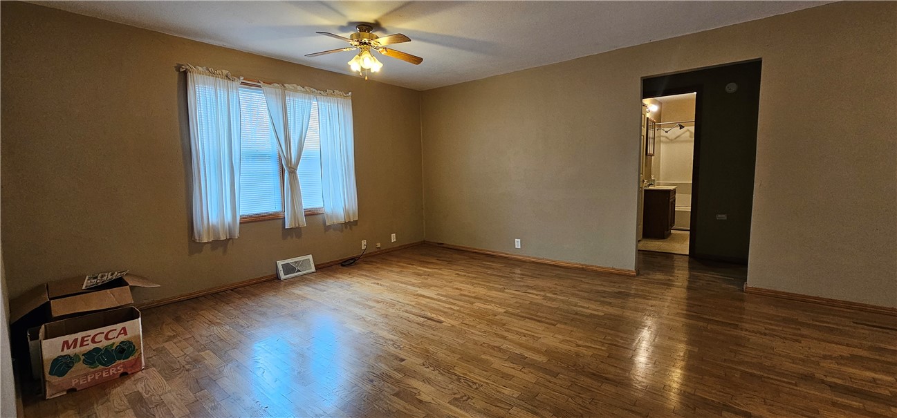 206 E 5th Street Property Photo 7