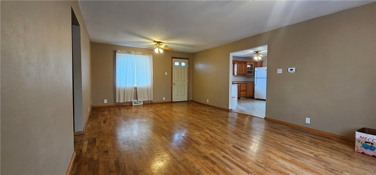 206 E 5th Street Property Photo 8