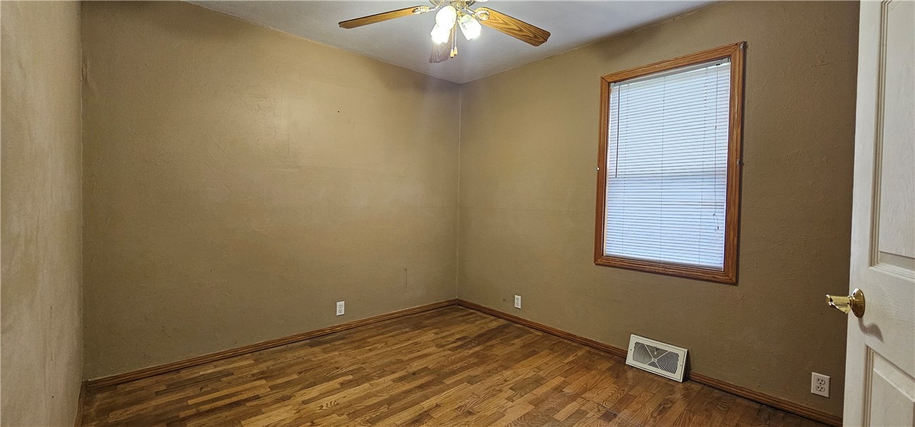 206 E 5th Street Property Photo 11