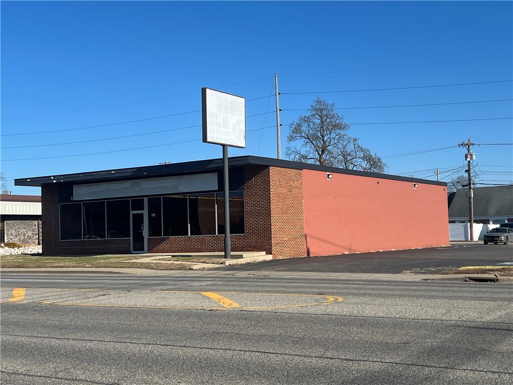 801 N Gilbert Street Property Photo 1