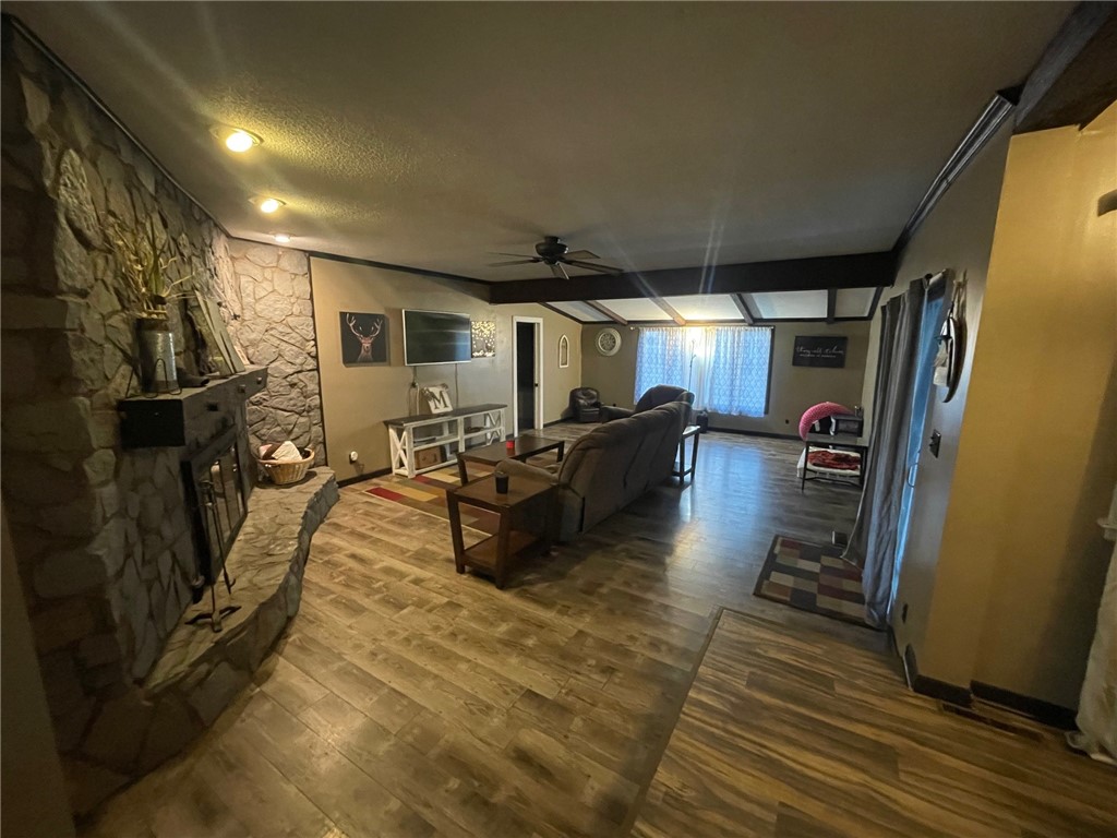 806 S 4th Street Property Photo 6