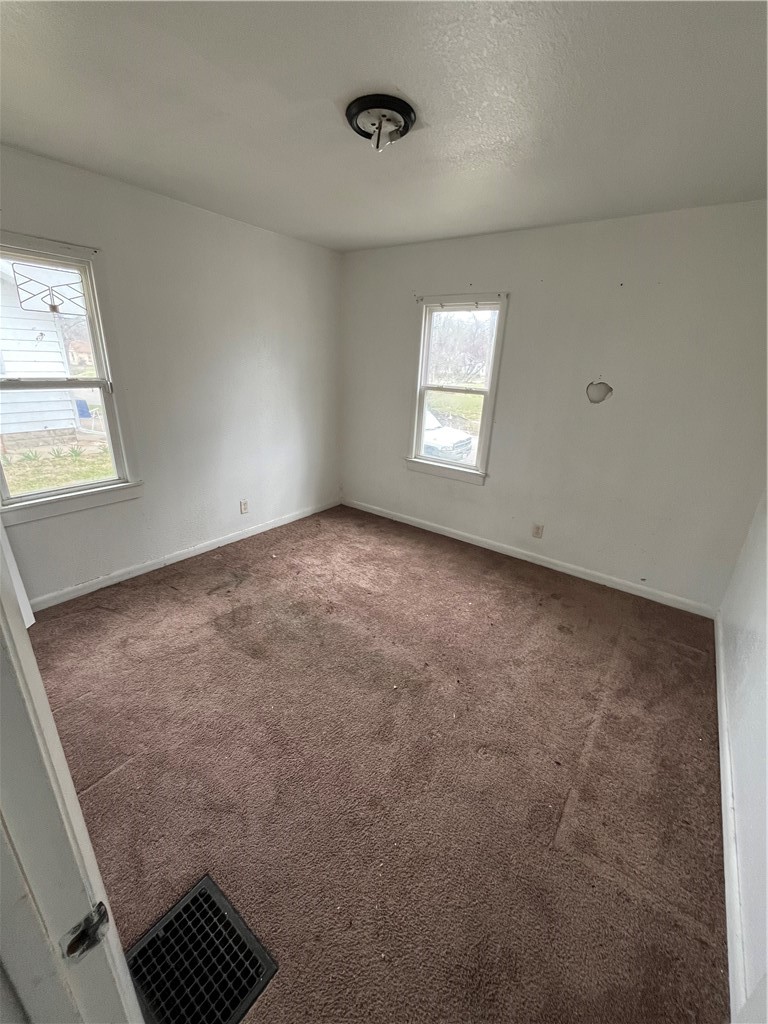 1225 S Silas Street Property Photo 4