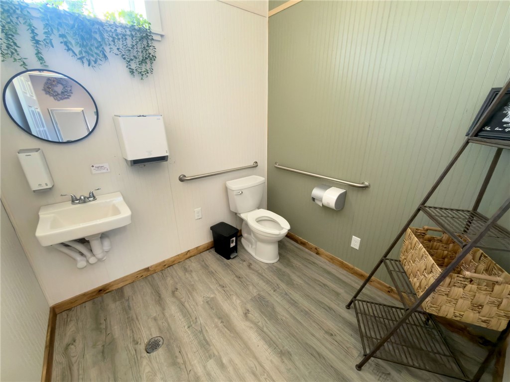 102 E Main Street Property Photo 24