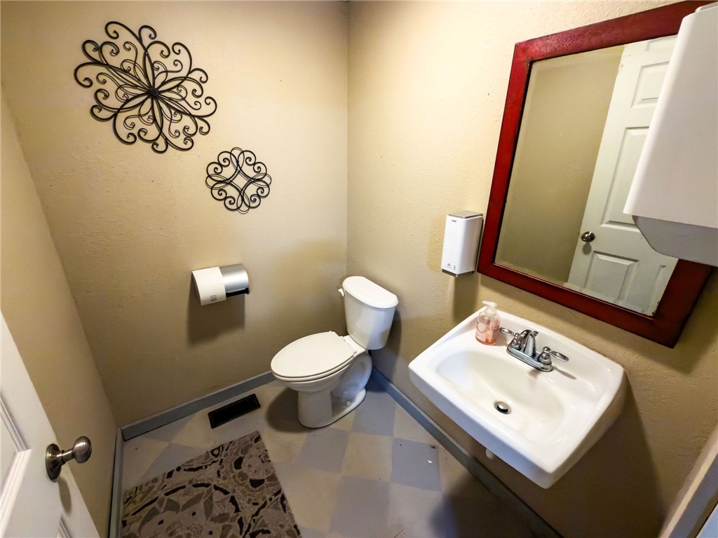 102 E Main Street Property Photo 31