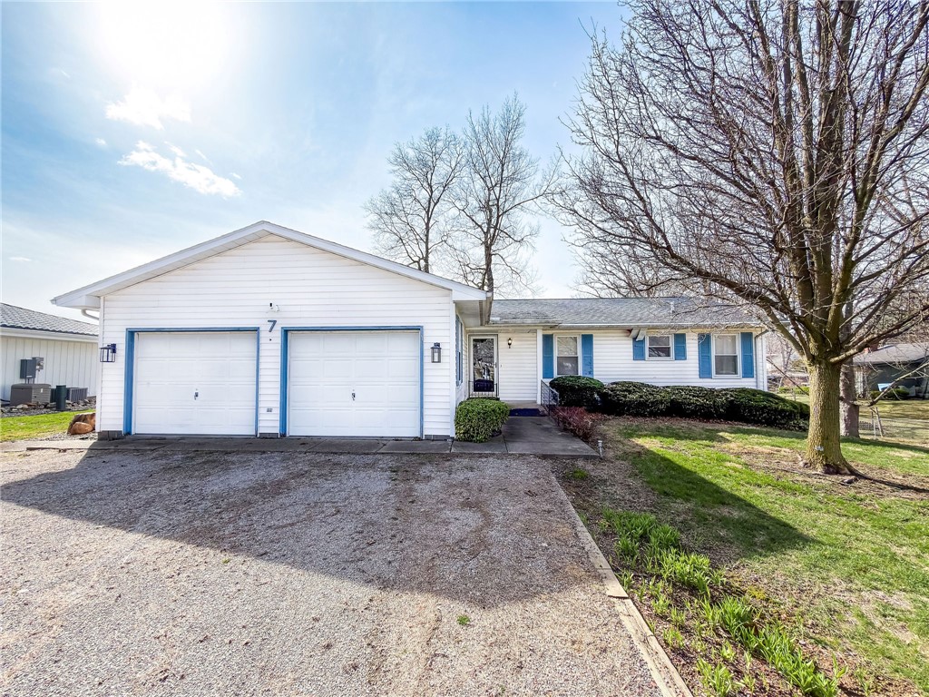 7 Circle Drive Property Photo 1