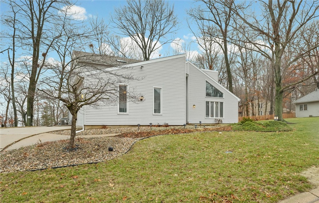 1203 Lakeridge Court Property Photo 3