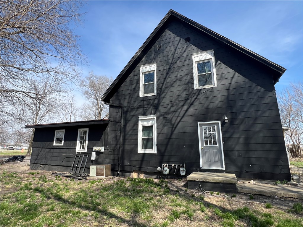 208 Poplar Street Property Photo 3