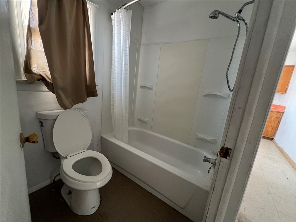 4 W Ashmore Street A Property Photo 8