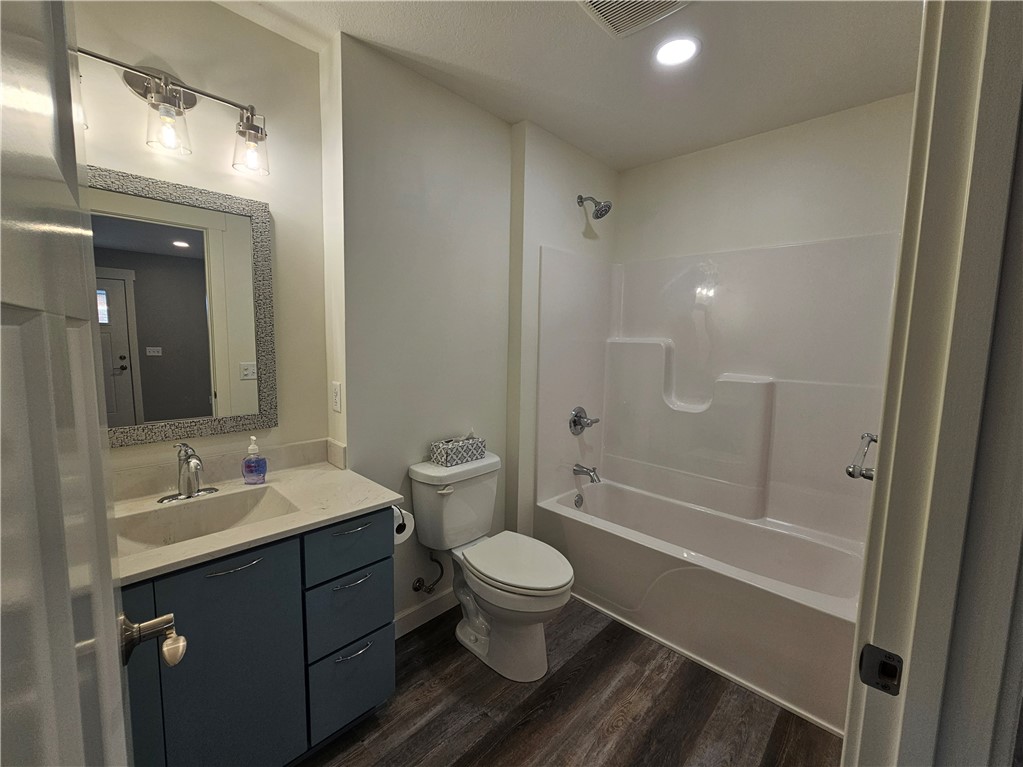 107 S Illinois Street Property Photo 17