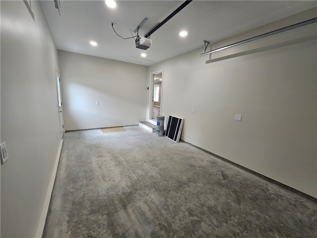 107 S Illinois Street Property Photo 26