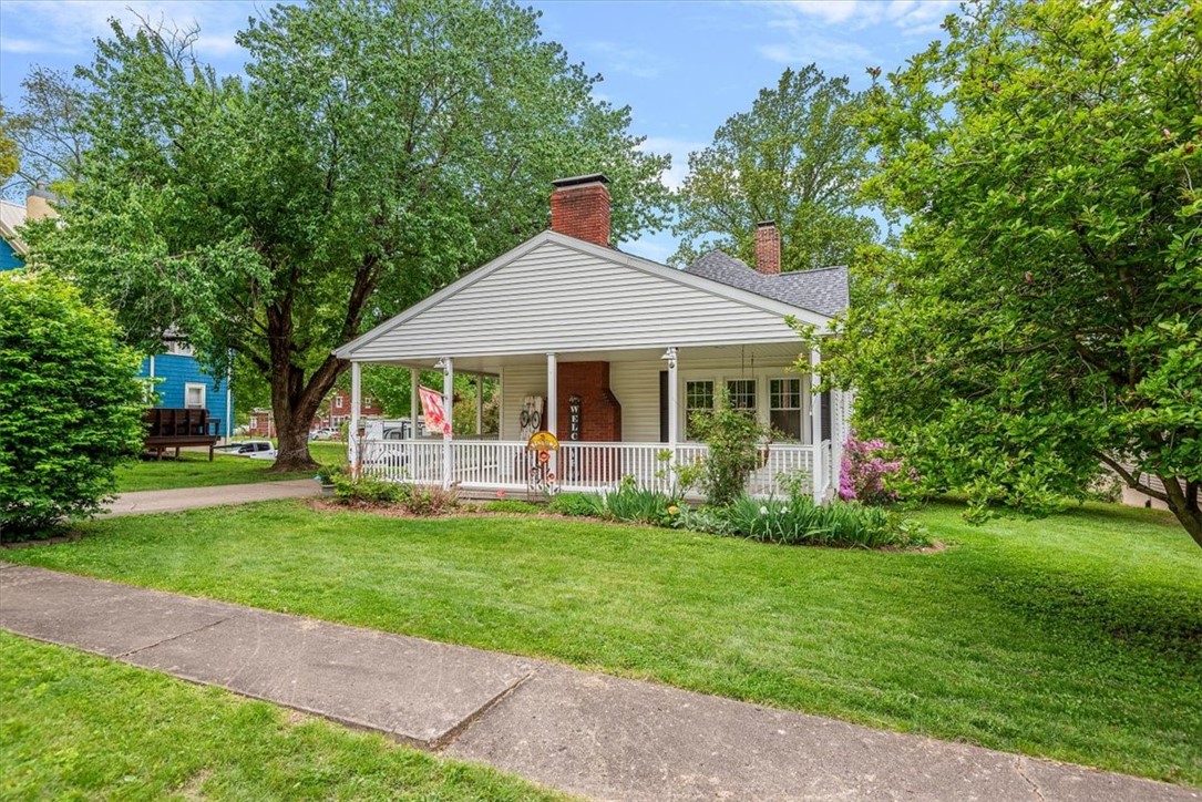 305 S Spruce Street Property Photo 4