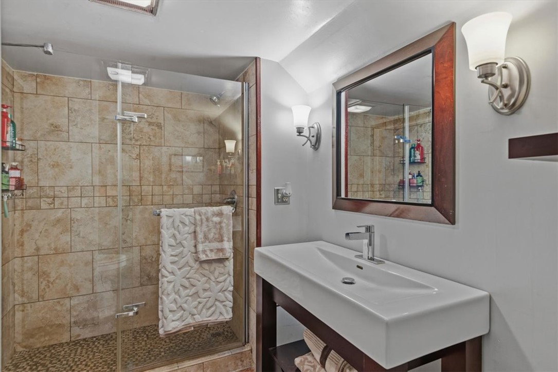 305 S Spruce Street Property Photo 27