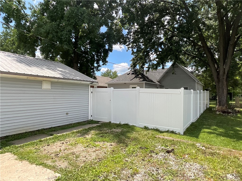 205 S 3rd Street Property Photo 5