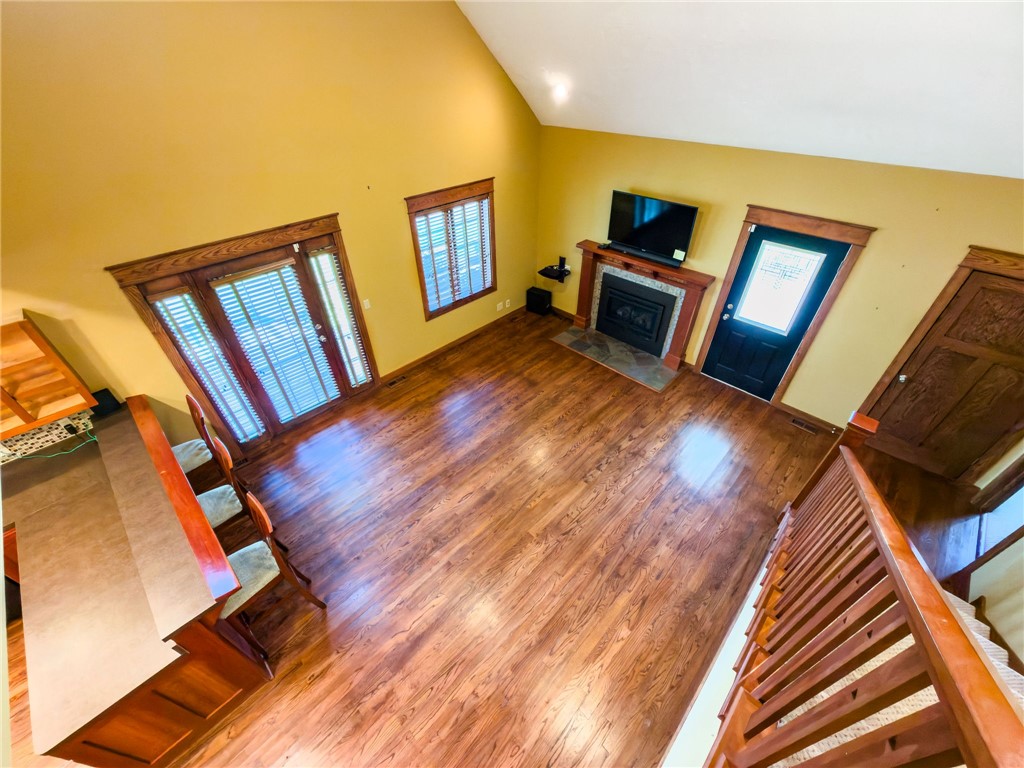 906 Ash Street Property Photo 6
