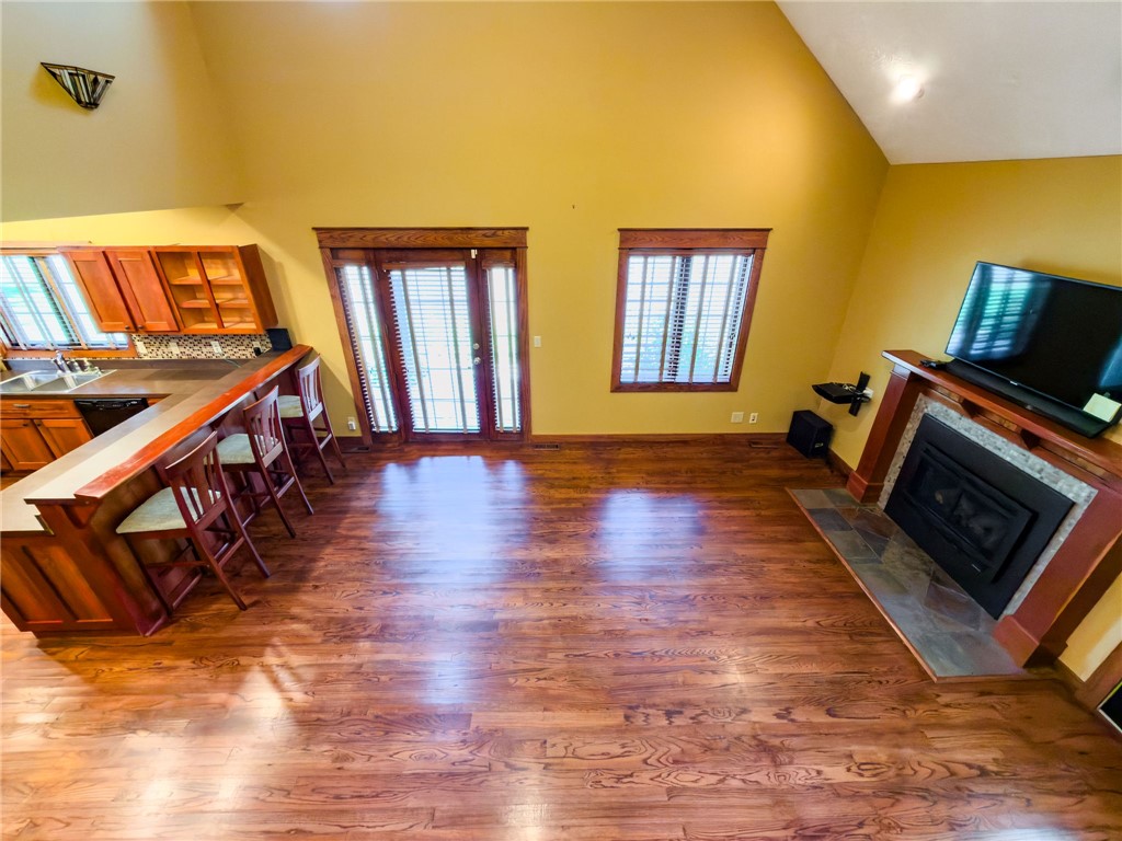 906 Ash Street Property Photo 7