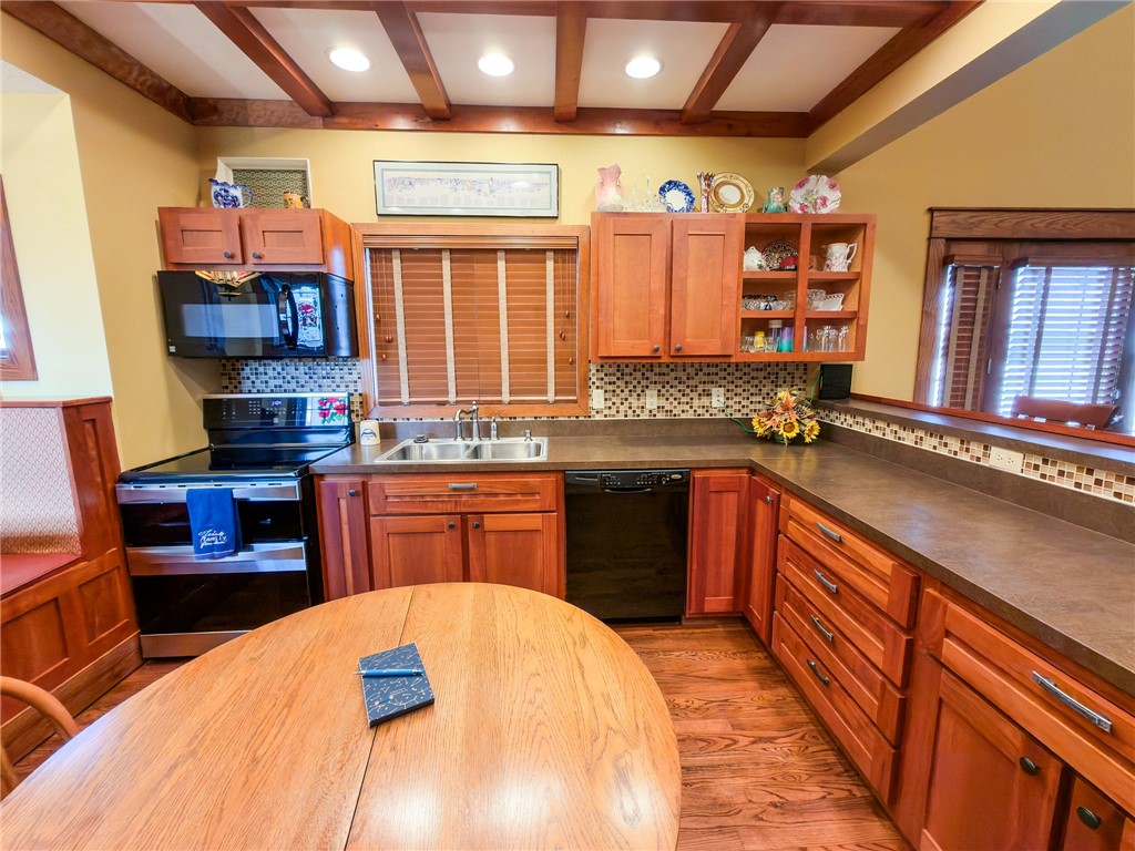 906 Ash Street Property Photo 11