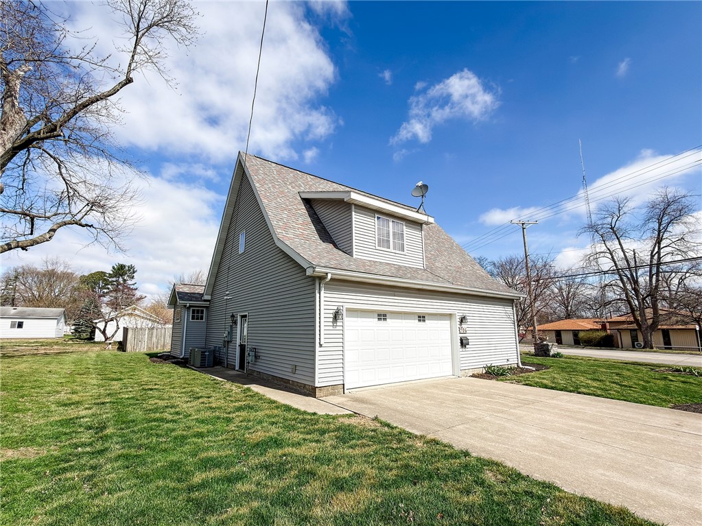 906 Ash Street Property Photo 33