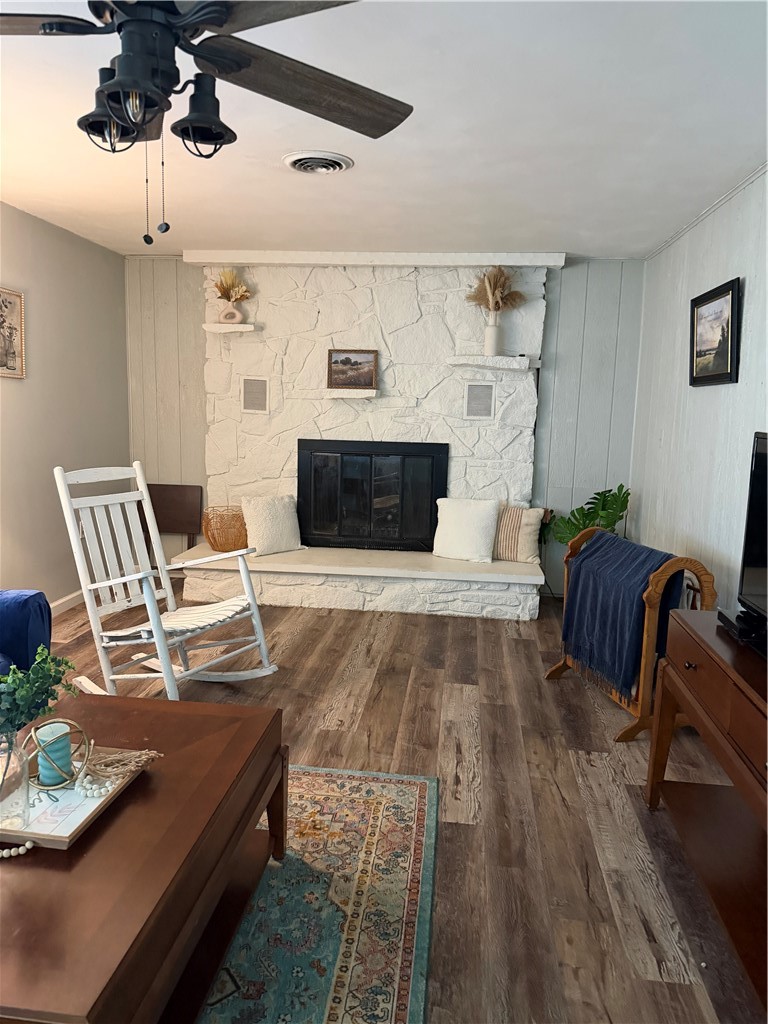 14158 N 800th Street Property Photo 4