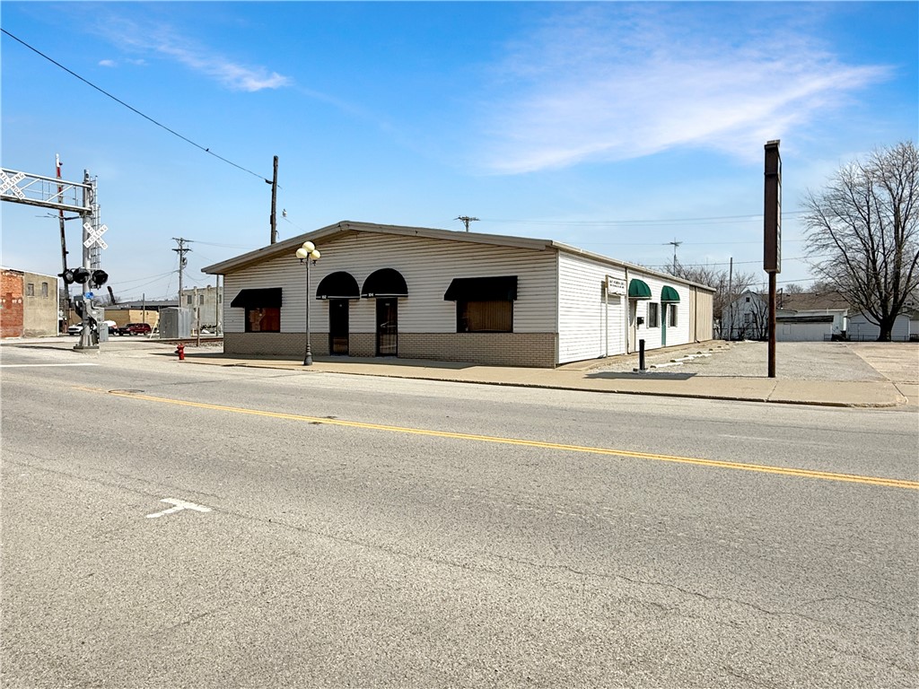 104 S Central Avenue Property Photo 1