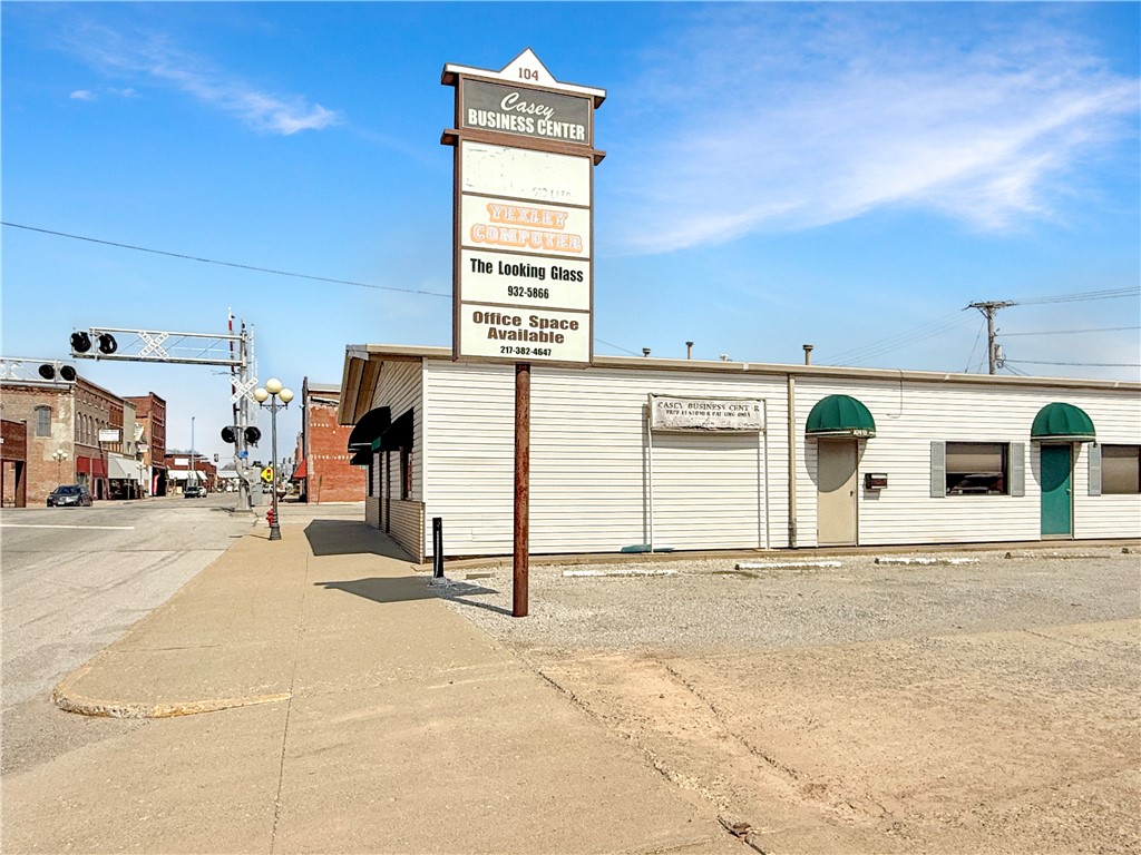 104 S Central Avenue Property Photo 3
