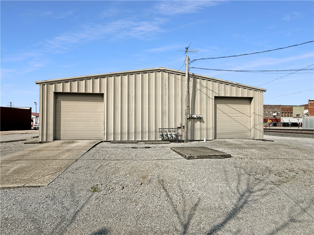 104 S Central Avenue Property Photo 4