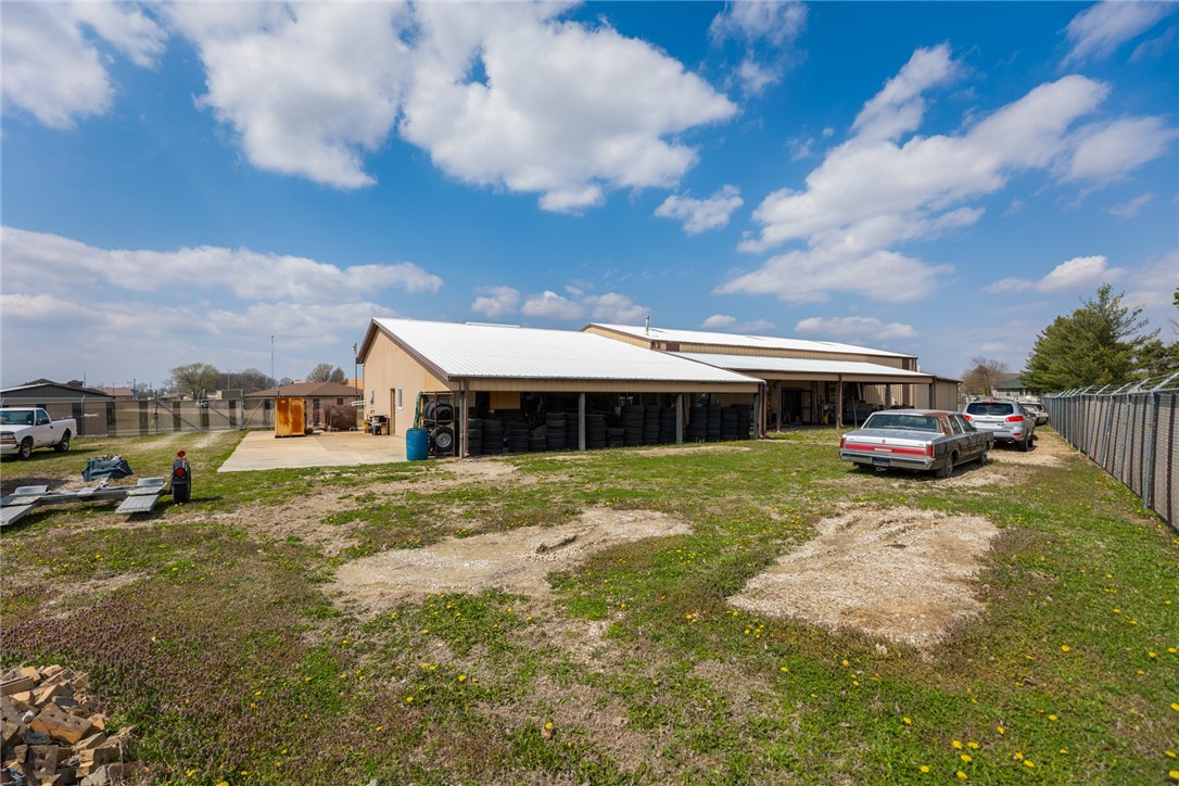 2300 Hoffman Drive Property Photo 8