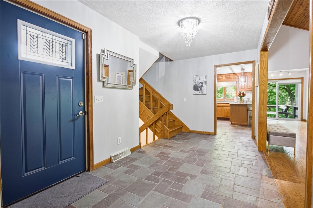 16480 Briarwood Drive Property Photo 8