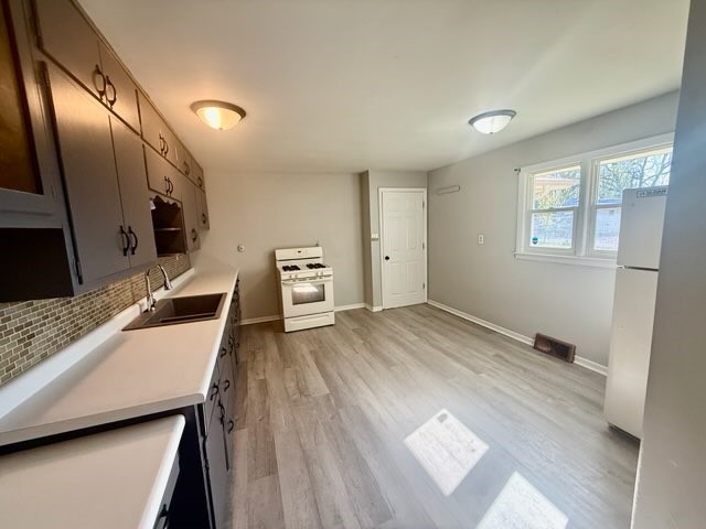 1425 S Fairview Avenue Property Photo 4