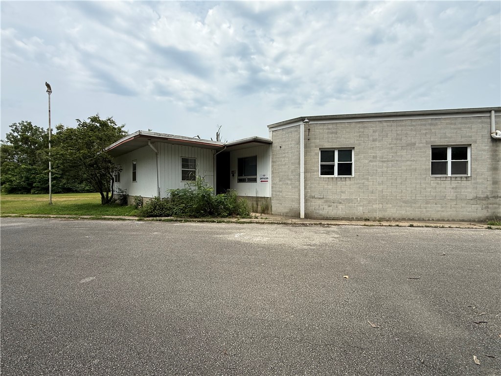 301 E Tempco Avenue Property Photo 7