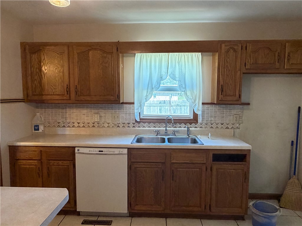 102 W Effingham Avenue Property Photo 8