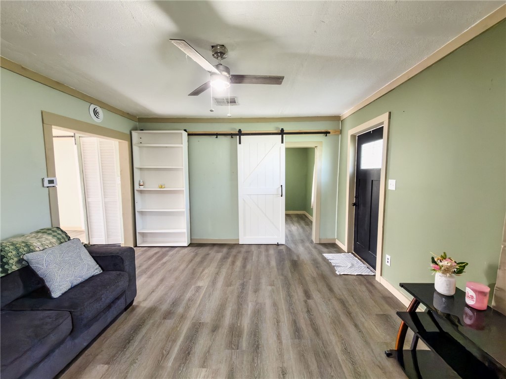 221 N York Street Property Photo 6