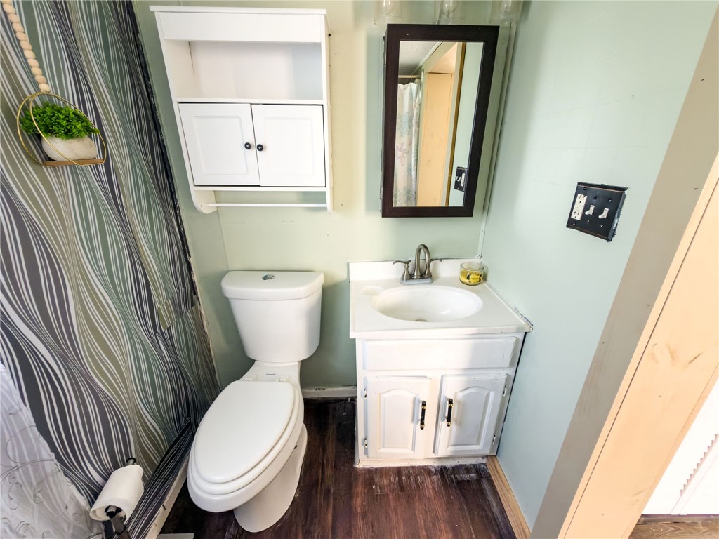 221 N York Street Property Photo 14