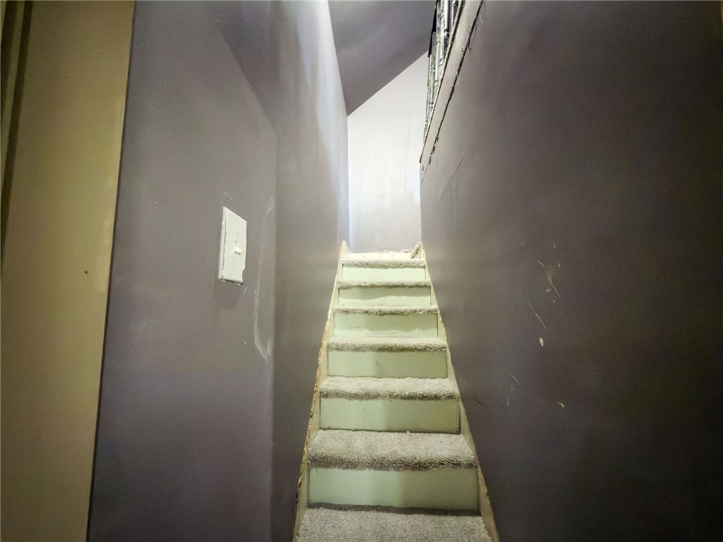 221 N York Street Property Photo 19