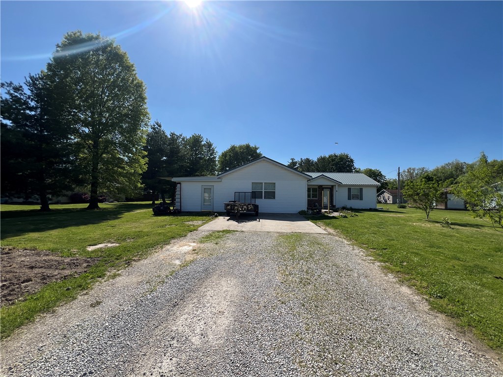 12059 N 875th Street Property Photo 2