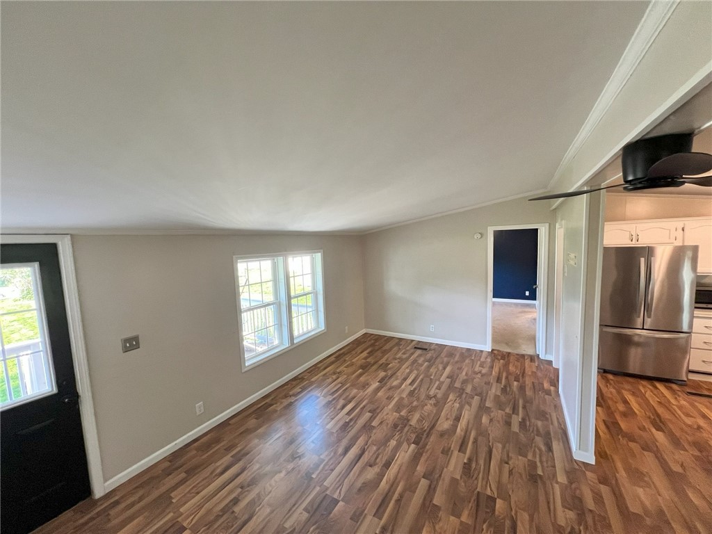 306 Robinson Street Property Photo 3