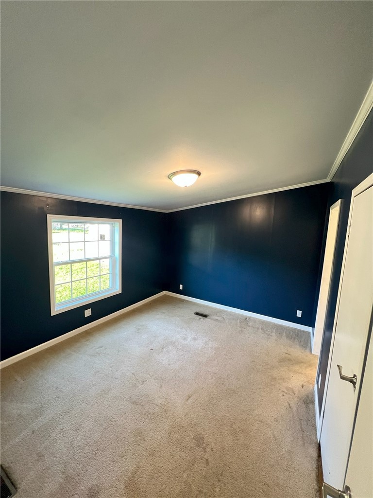306 Robinson Street Property Photo 4