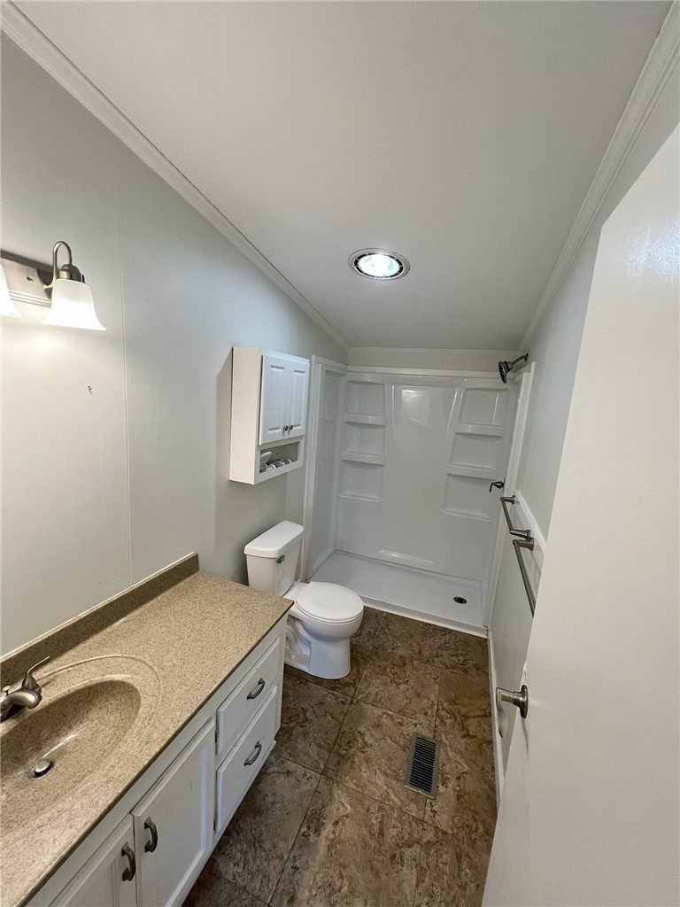 306 Robinson Street Property Photo 5