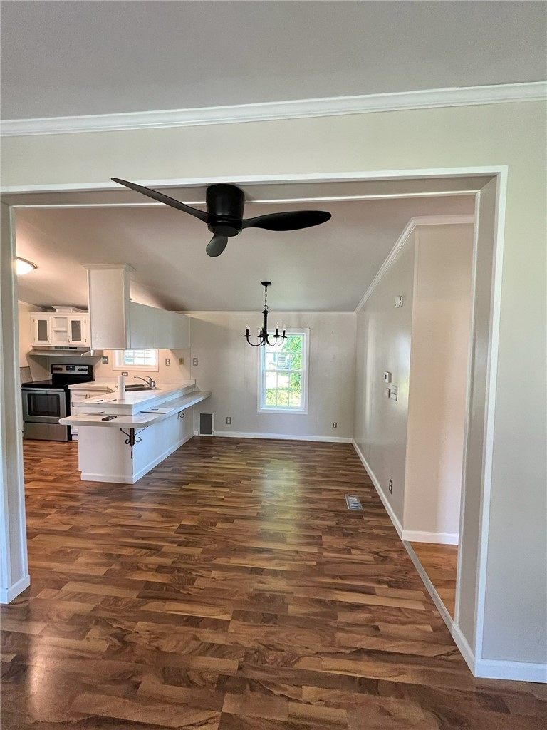 306 Robinson Street Property Photo 6